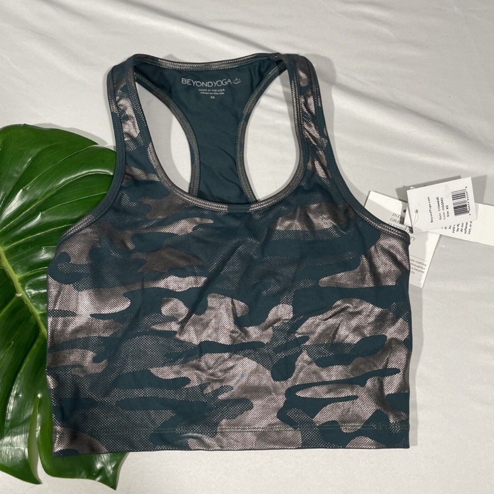 NWT $69 Beyond‎ Yoga [ XS ] First Class Shiny Camo Cropped Tank in Green